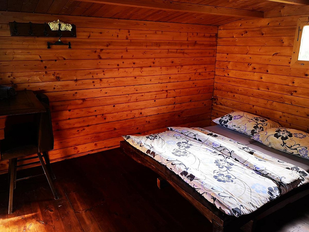 Chatka s výhľadom do záhrady (1)